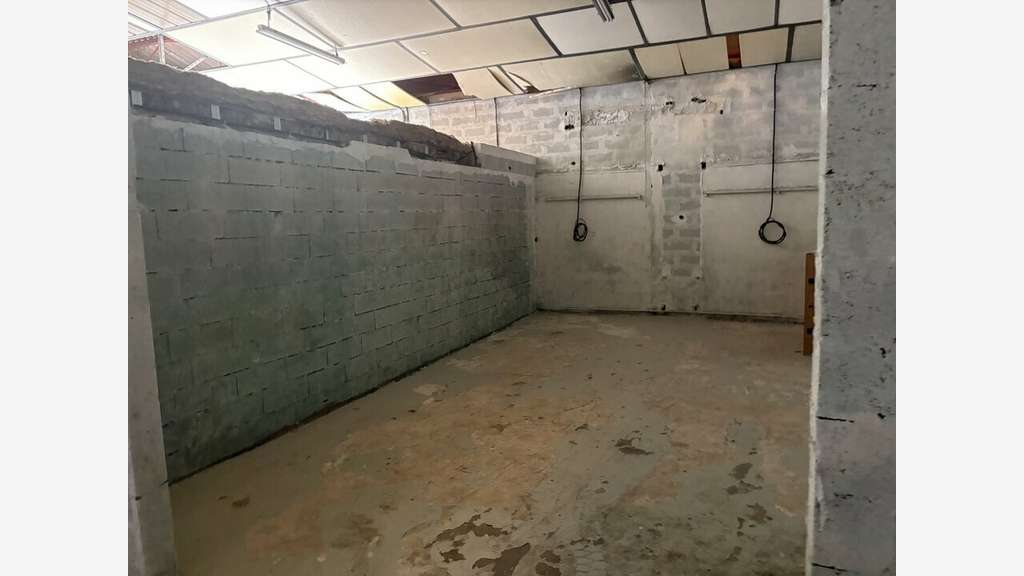 Local 223m² à louer à zone d'activité Nîmes