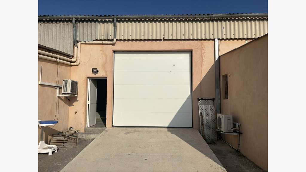 Local 223m² à louer à zone d'activité Nîmes
