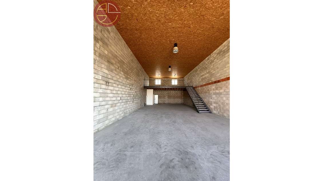 A louer local activité 564m² proche autoroute Noé