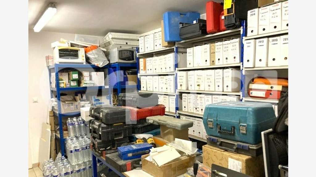 A louer entrepôt stockage 276m² ZA Près la Forêt