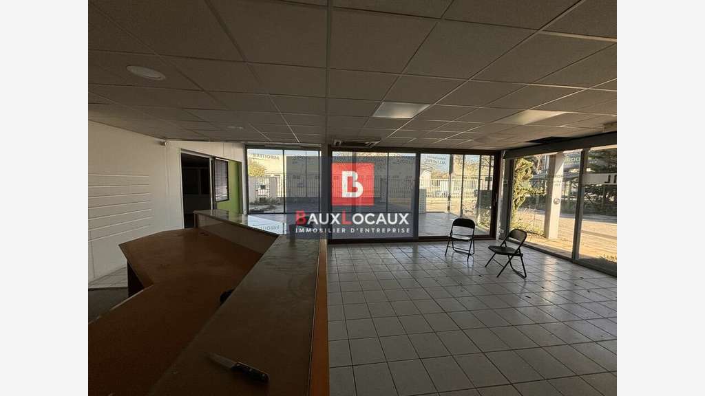 Locaux 1350m² à louer zone du Coudoulet à Orange