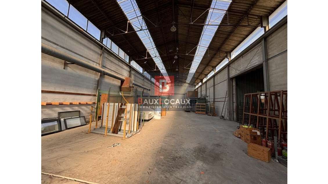 Locaux 1350m² à louer zone du Coudoulet à Orange