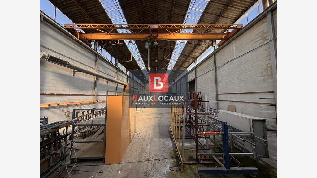 Locaux 1350m² à louer zone du Coudoulet à Orange