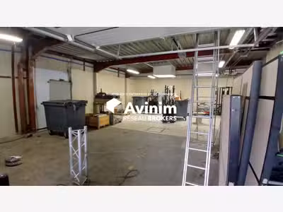 Atelier 110m² avec parking à louer à Orléans