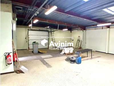 Atelier 110m² avec parking à louer à Orléans