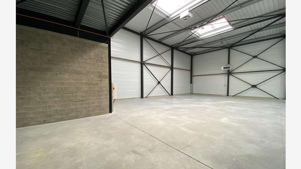 À Louer locaux de 311 à 712m² à Argenteuil