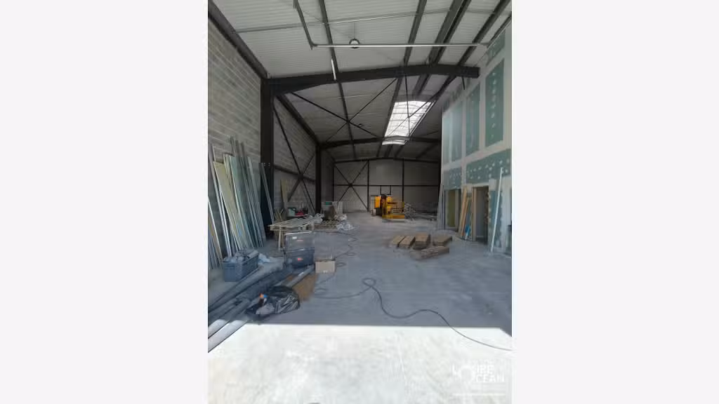 Cellule d'activité neuve 330m² secteur de Paulx