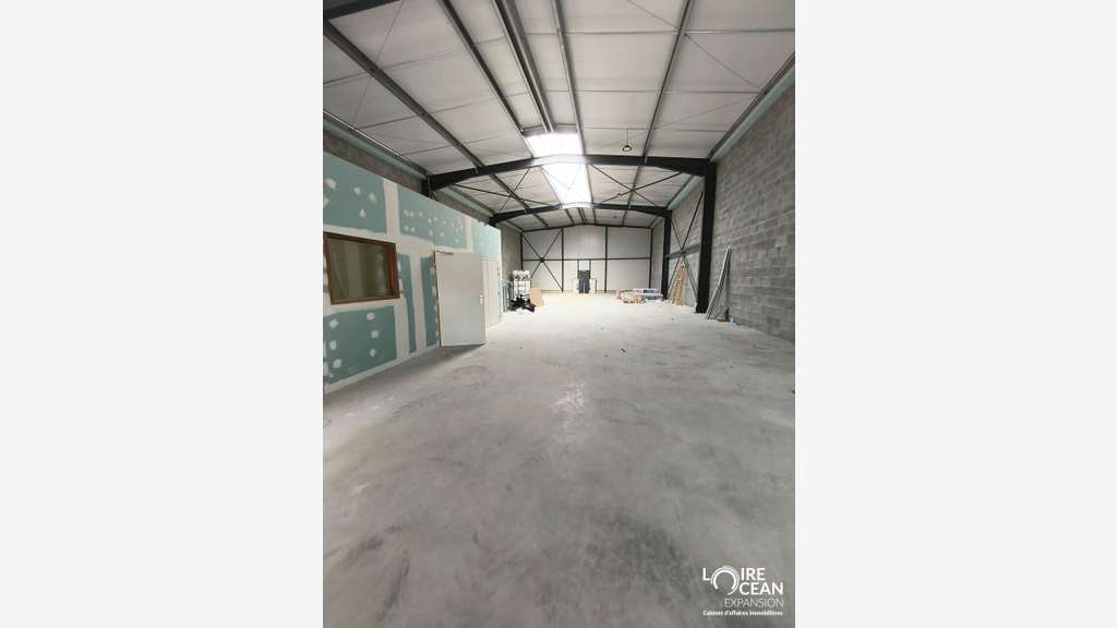 Cellule d'activité neuve 330m² secteur de Paulx