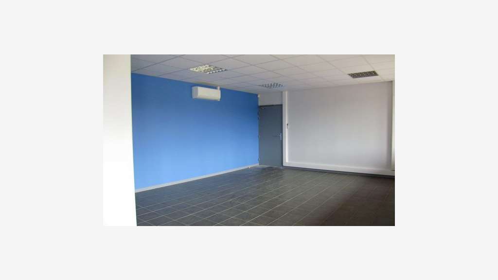 À louer locaux 200m² hôtel d'entreprise Payrignac 
