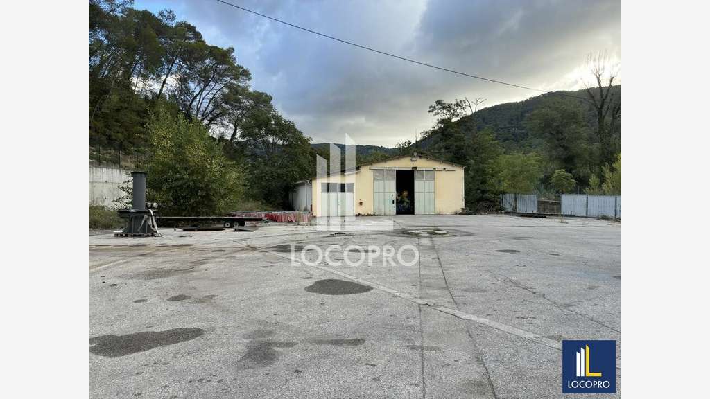 Location site industriel et logistique à Peillon