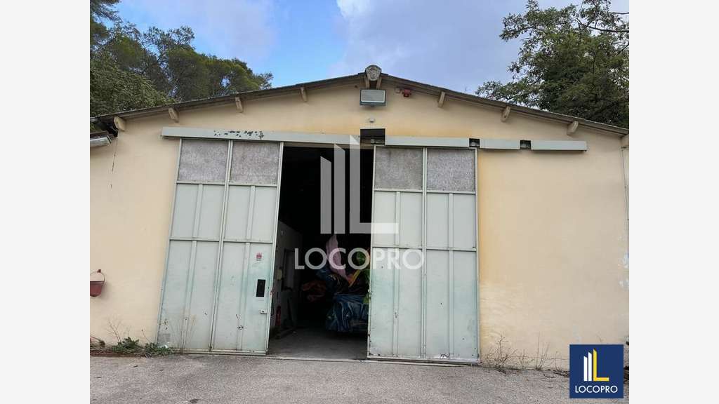 Location site industriel et logistique à Peillon