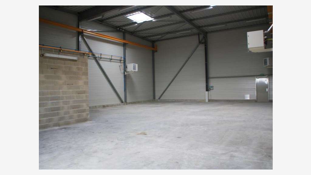 À louer 2 cellules de 143 et 236m² à Vouziers 
