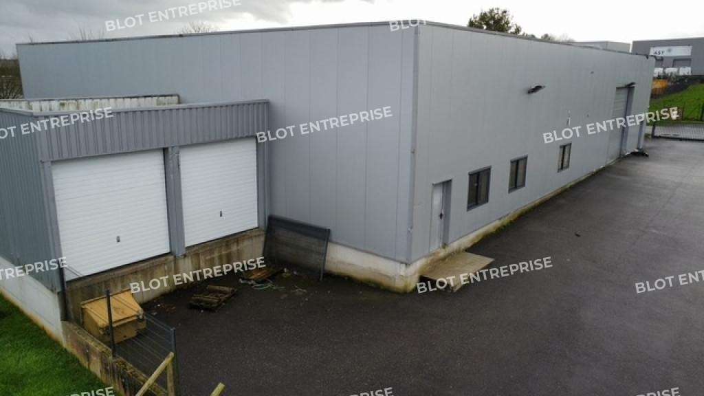 A louer local d'activités 900m² à Plerneuf
