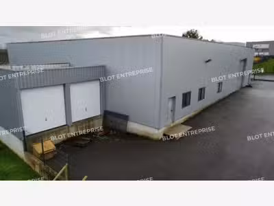 A louer local d'activités 900m² à Plerneuf