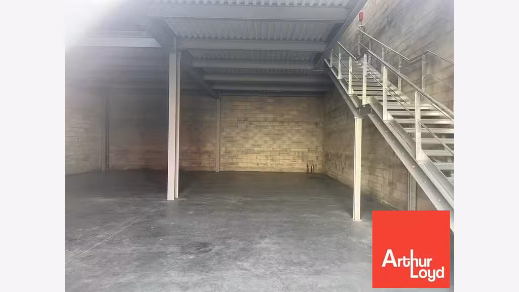 Local d'activité neuf 312m² à louer à Poitiers