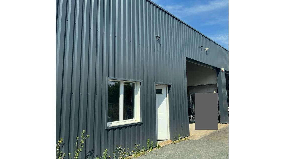 A louer local 100m² proche grands axes Angers Est