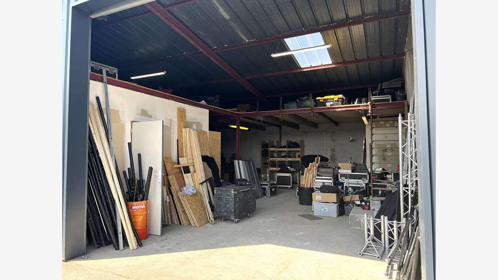 A louer local 100m² proche grands axes Angers Est