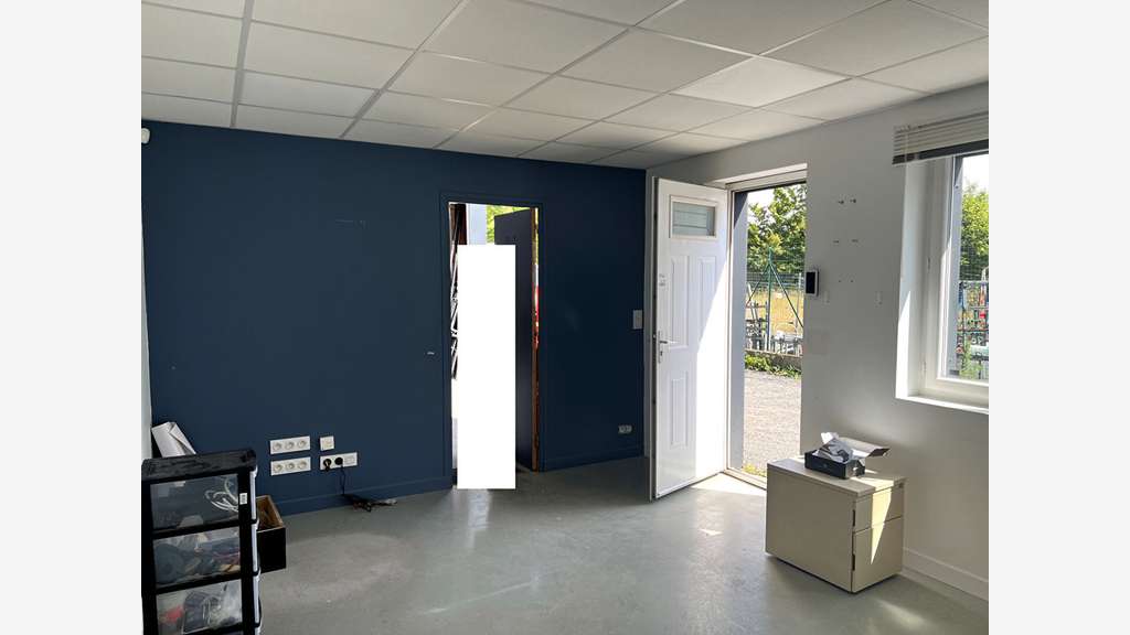 A louer local 100m² proche grands axes Angers Est