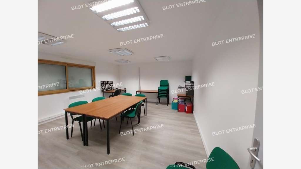 A louer local d'activités 700m² ZA Questembert