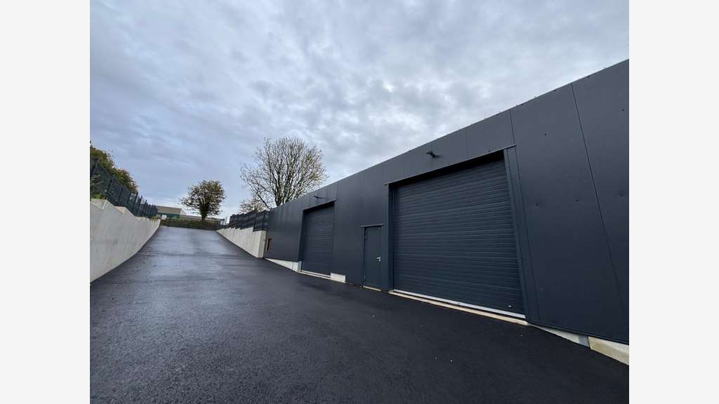 A louer local activité 300m² Quimper Grand Guélen
