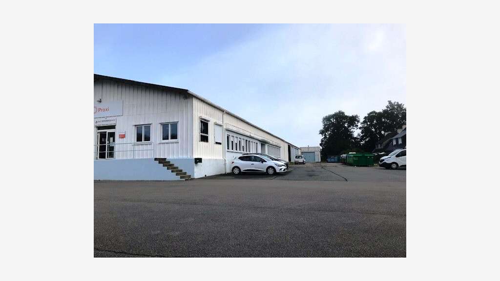 A louer local d'activité 450m² à Petit Guélen