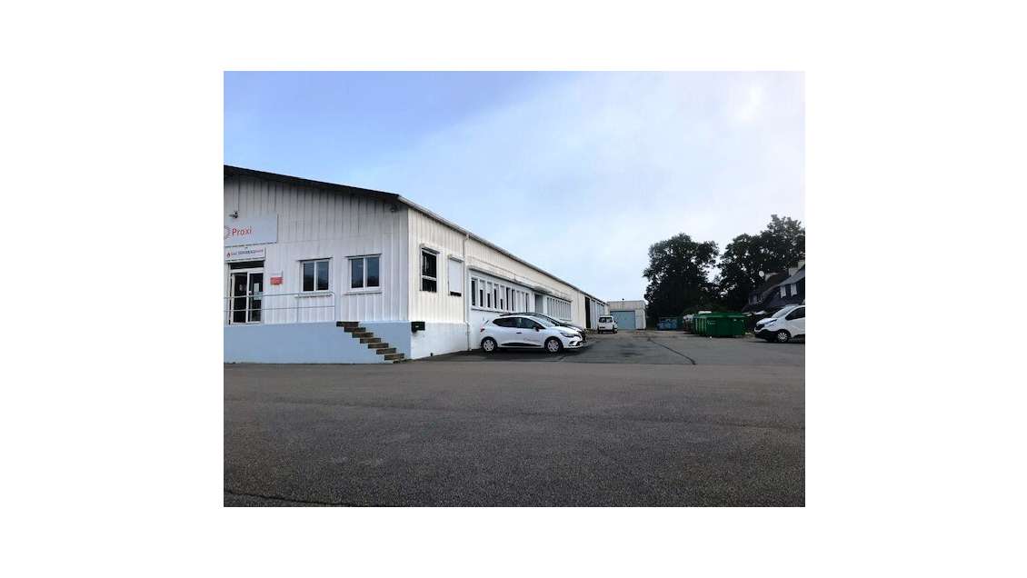 A louer local d'activité 450m² à Petit Guélen