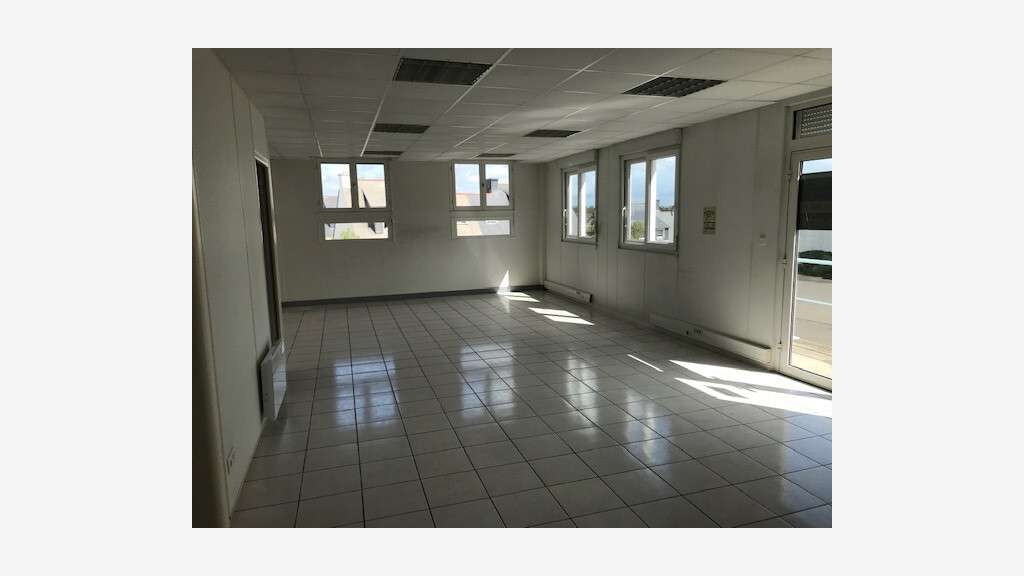 A louer local d'activité 450m² à Petit Guélen
