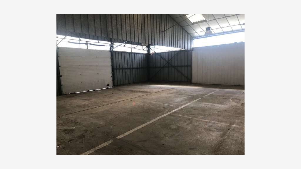 A louer local d'activité 450m² à Petit Guélen