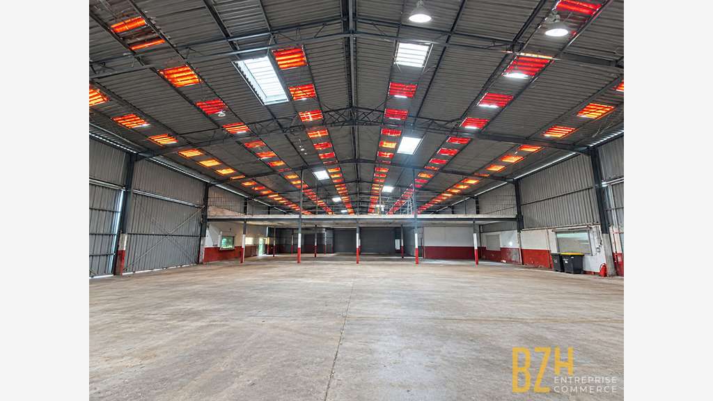 A louer local d'activité 1500m² à Quimperlé