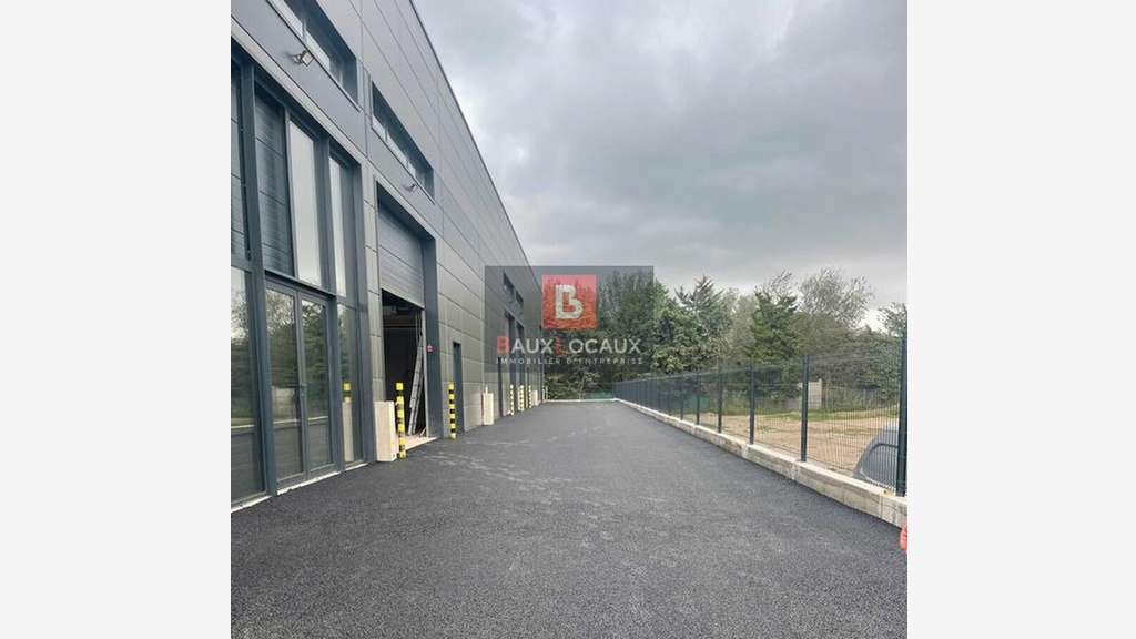 A louer local d'activité de 300m² à Aigues-Mortes
