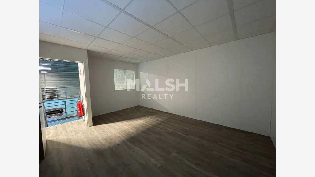 Local d'activités récent 223m² à louer à Beynost