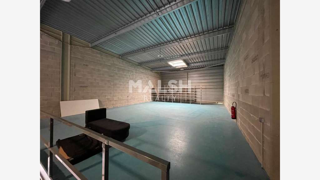 Local d'activités récent 223m² à louer à Beynost