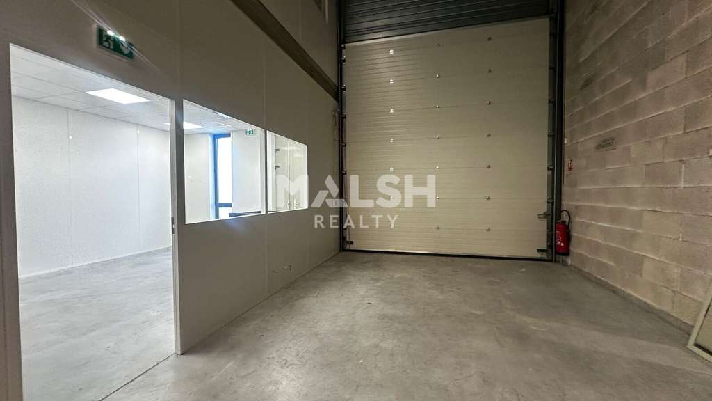 Local d'activités récent 223m² à louer à Beynost
