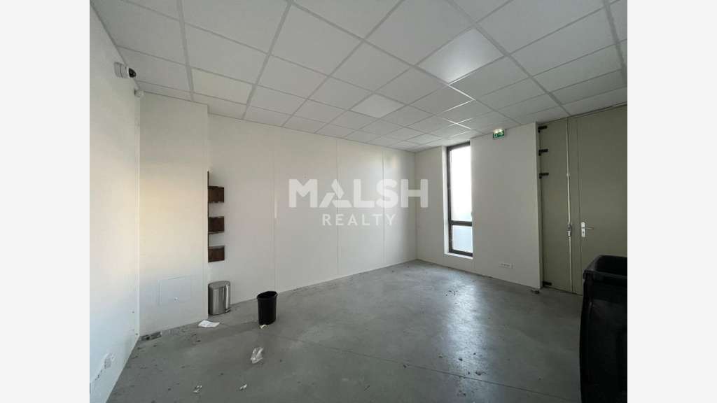 Local d'activités récent 223m² à louer à Beynost