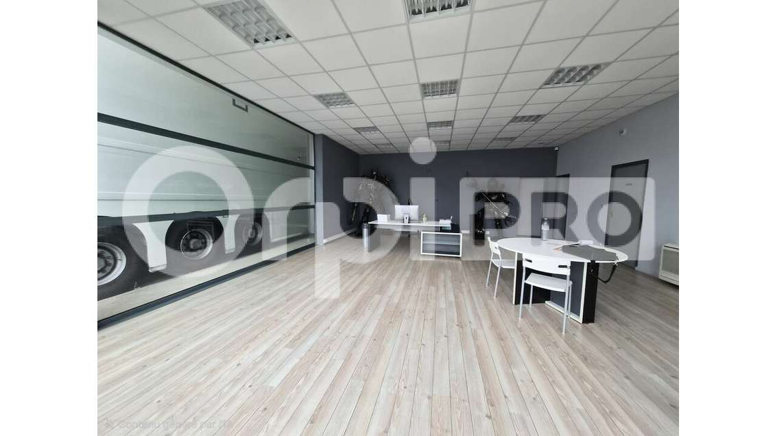 Local 566m² à louer à Reims La Neuvillette