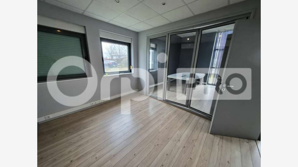 Local 566m² à louer à Reims La Neuvillette