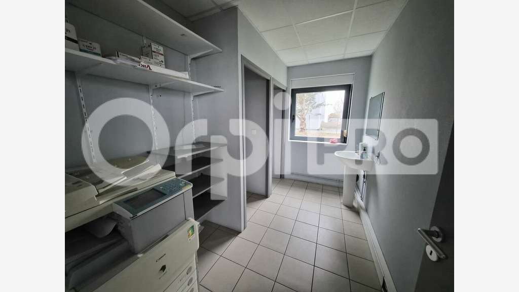 Local 566m² à louer à Reims La Neuvillette