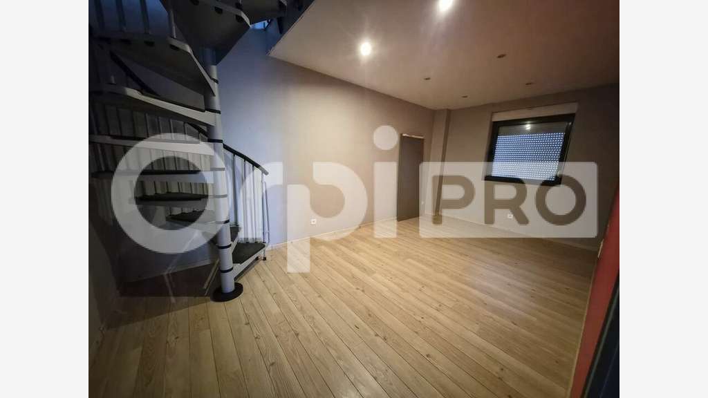 Local 566m² à louer à Reims La Neuvillette