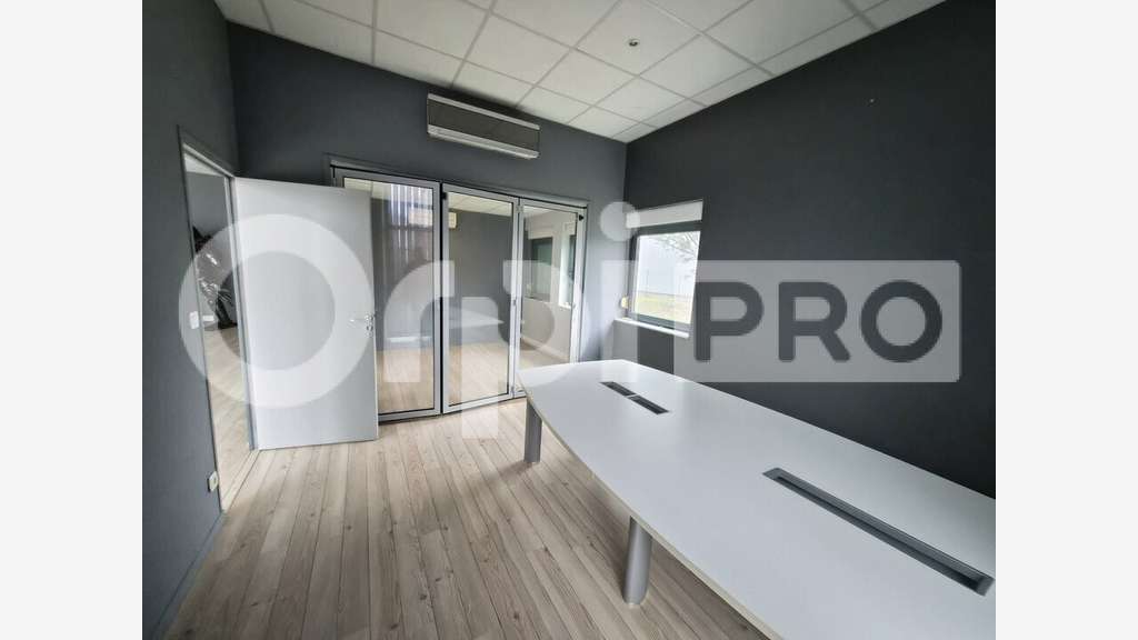 Local 566m² à louer à Reims La Neuvillette