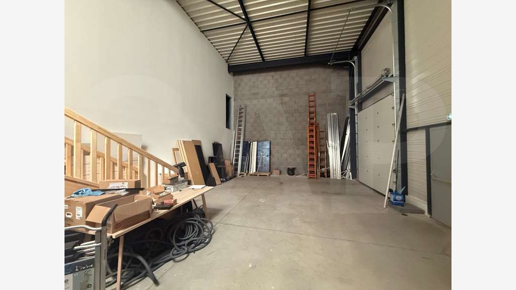 A louer cellule d'activité 368m² Ecopôle Sud-Est