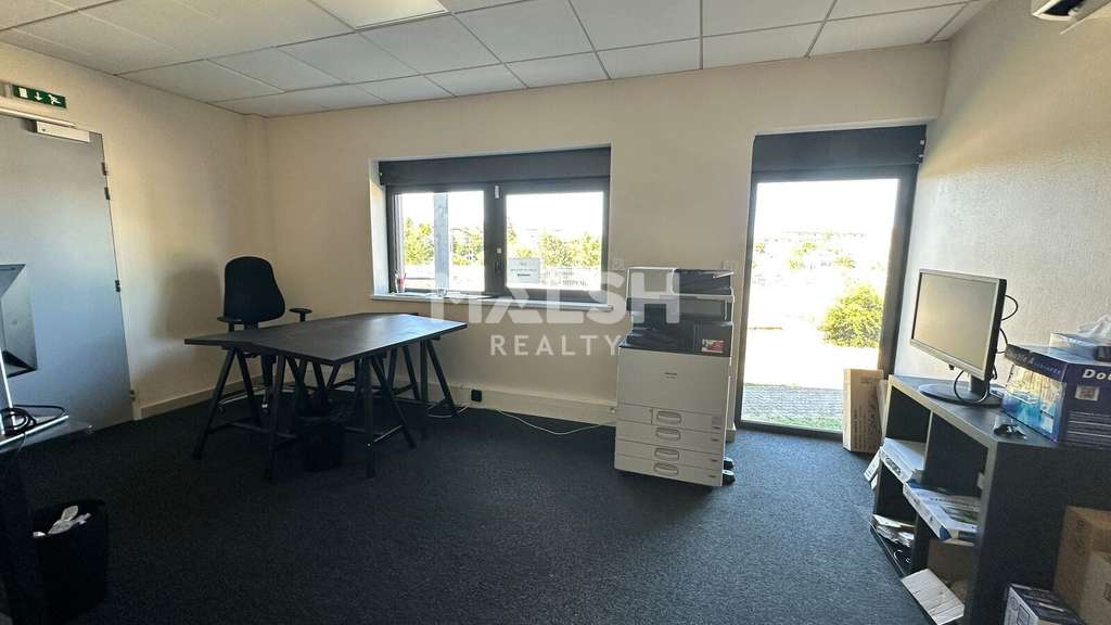 Locaux 1455m² à louer à Rillieux-la-Pape