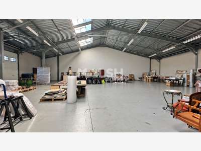 Locaux 1455m² à louer à Rillieux-la-Pape