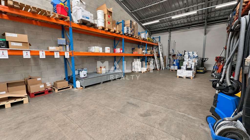 Locaux 1455m² à louer à Rillieux-la-Pape