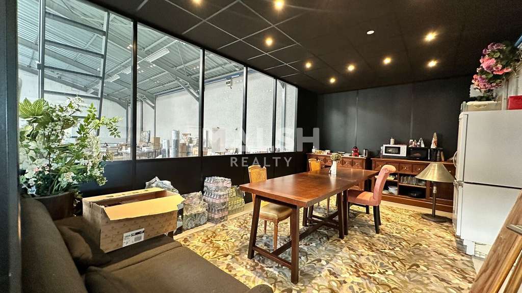 Locaux 1455m² à louer à Rillieux-la-Pape