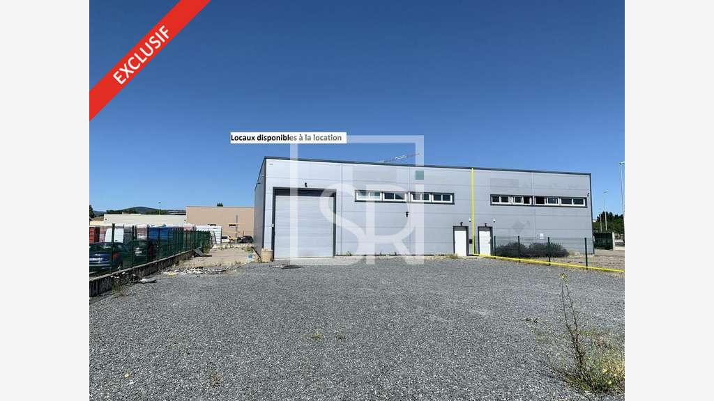 Local d'activité récent 392m² à louer à Riom 