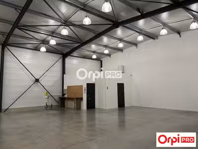Local d'activité 210m² à louer sur Génissieux 