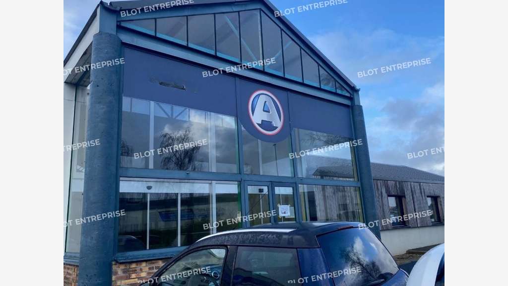 A louer locaux 390m² à Saint-Martin-des-Champs