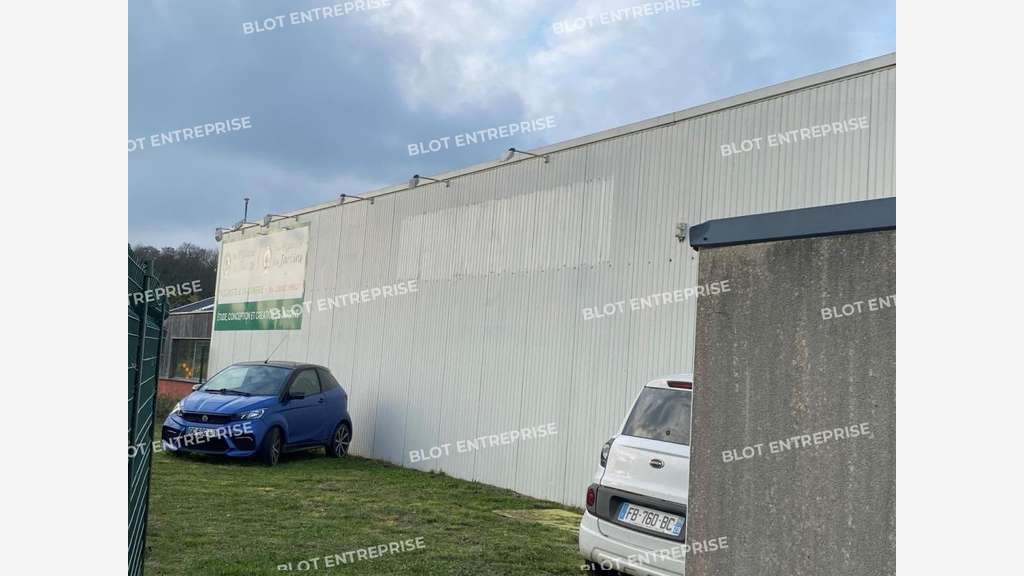 A louer locaux 390m² à Saint-Martin-des-Champs