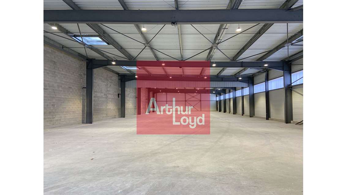 A louer local activité 1314m² empl idéal Roquefort