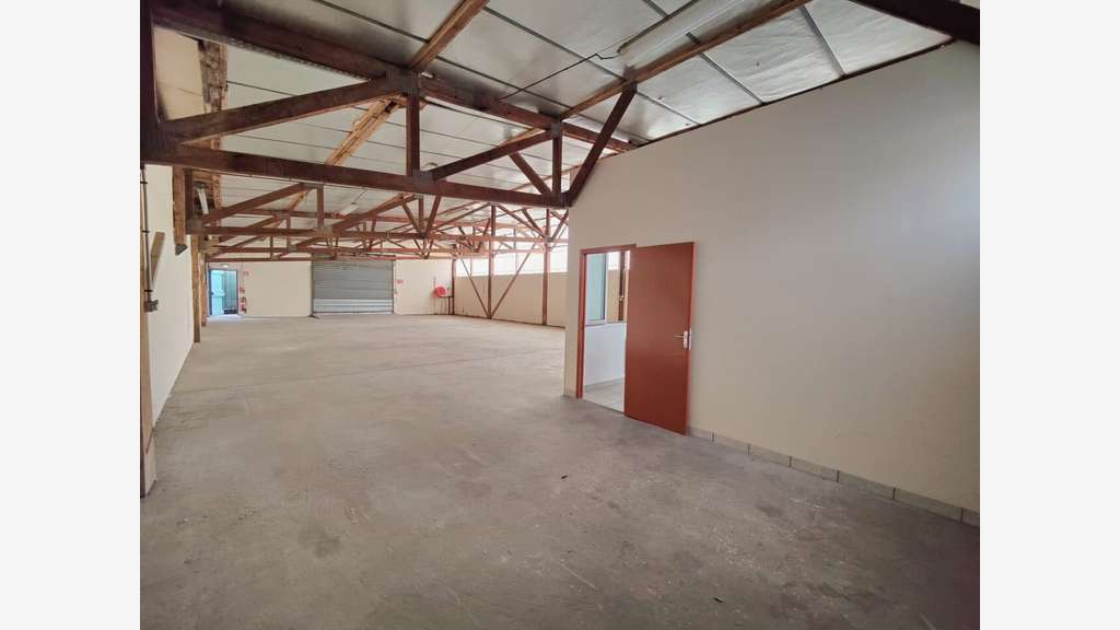 A louer local d'activités de 300m² au Sud de Rouen